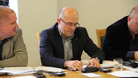 Radny przeciwny żłobkom. Uważa, że lepiej wydawać pieniądze na drogi