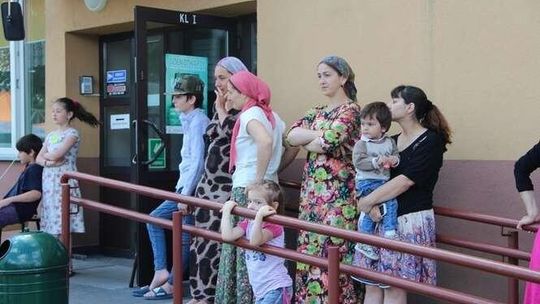 Radny w imieniu mieszkańców: Cudzoziemcy piją i kradną. Policja: Nie mieliśmy skarg