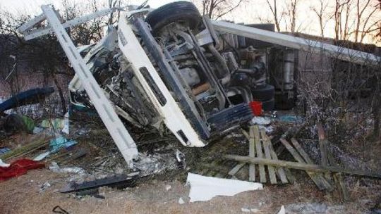 Radzyń Podlaski: Ciężarówka uderzyła w słup energetyczny