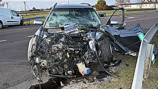 Radzyń Podlaski. Dwie osoby ranne, roztrzaskane audi i fiat