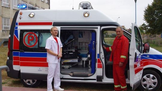 Radzyń Podlaski: Szpital ma lądowisko i nowy ambulans 