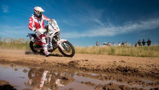 Rajd Dakar. Kuba Piątek utrzymuje tempo