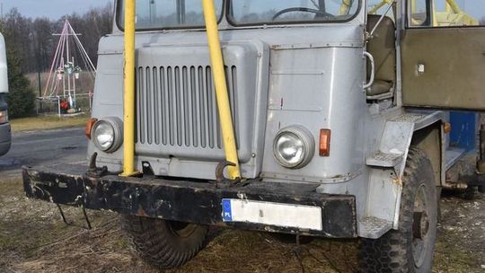 Ramię dźwigu roztrzaskało głowę mężczyzny. Operator pijany, pozostali świadkowie pouciekali