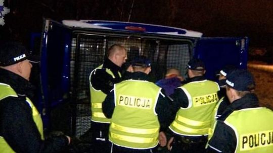 Ranił nożem taksówkarza i uciekł. Znaleźli go po śladach na śniegu