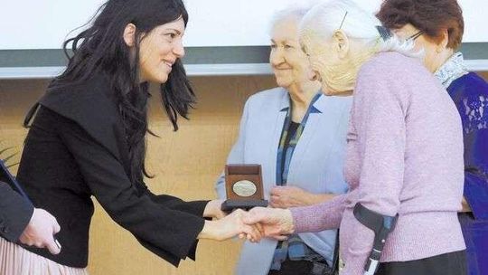 Ratowali Żydów przed śmiercią. "Mama mówiła, że jest jej ósmym dzieckiem"