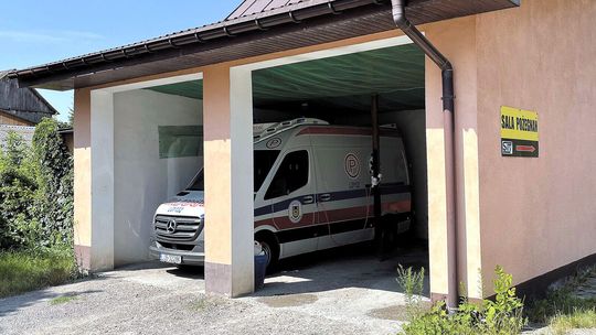 Ratownicy mówią "dosyć". Karetki zostały w garażach