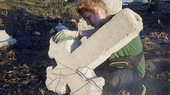 Ratują nagrobki na cmentarzach przy granicy z Ukrainą