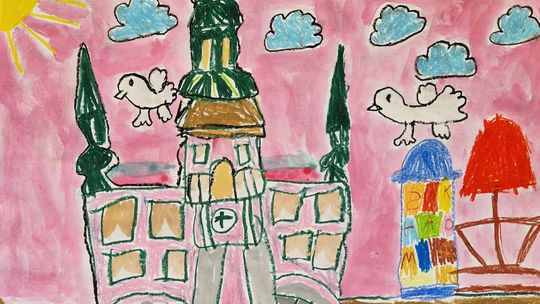 Ratusz na pocztówce, na znaczku ZOO. Poczta skorzysta z dziecięcych obrazków