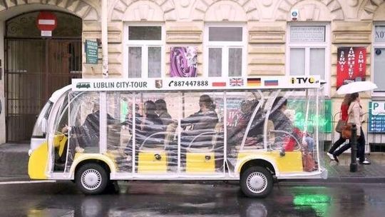 Ratusz nie pozwala na wjazd elektrycznych busów na Stare Miasto. "I tak tu wjadę"