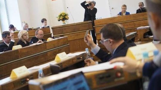 Ratusz Travel. Gdzie służbowo latają lubelscy radni? Festiwal maskowy, dni miasta
