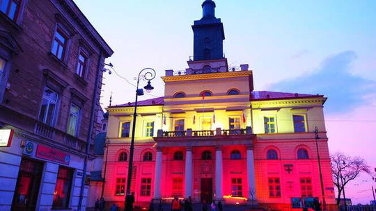 Ratusz w narodowych barwach