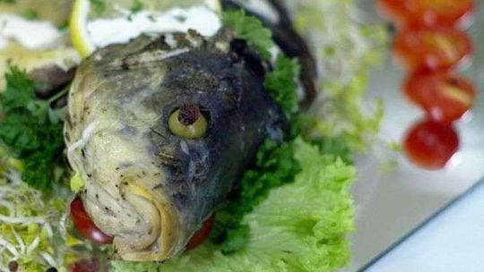 Ratusz zamawia świąteczny catering. Co zjedzą radni?