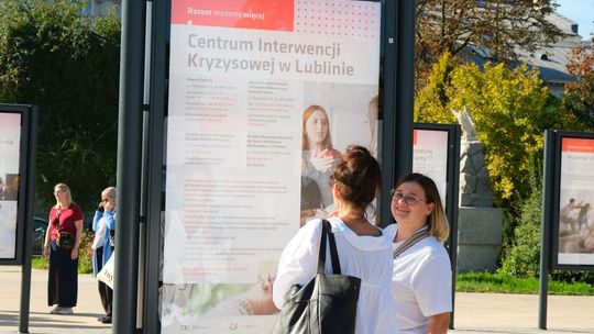 „Razem możemy więcej”. Na Placu Litewskim pokazują, gdzie w Lublinie można znaleźć pomoc