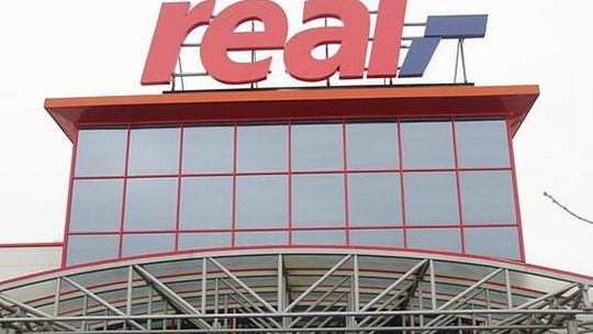 Real zniknie z rynku? Auchan przejmuje hipermarkety