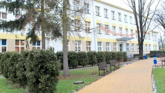 Reforma edukacji w Puławach: SP nr 2 podzieli się na dwa budynki?