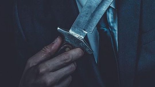 Regularnie przychodził do staruszka po pieniądze. Kiedy odmówił, sięgnął po nóż