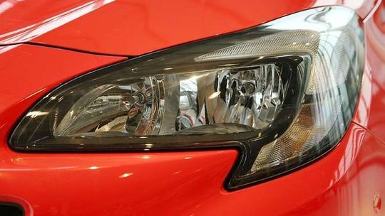 Rejestracja "anglika" już możliwa. "Nasze drogi i przepisy nie są przystosowane"