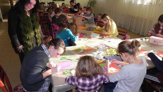 Rejowiec: Dzieci uczyły się malować pod okiem artystów