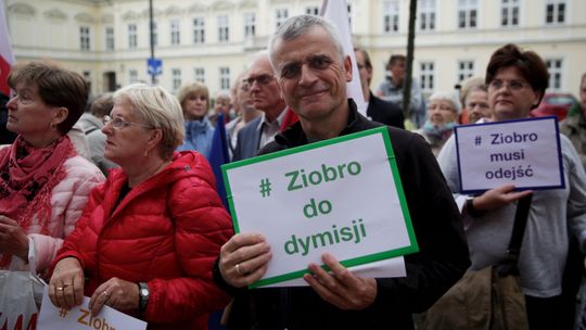 „Ręka podniesiona na sędziów jutro uderzy w nas”. Protest w Lublinie przeciwko hejtowi [wideo]