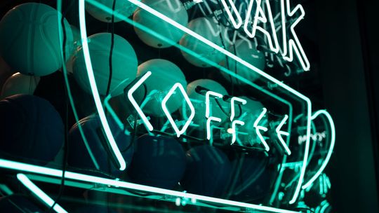 Reklama świetlna – czemu zawdzięcza swoją popularność?