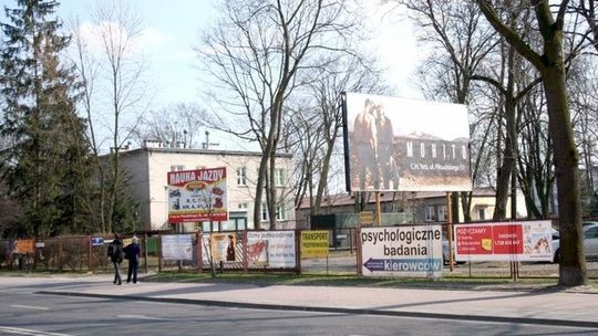 Reklamowe potworki znikną z Puław. Miasto przygotowuje uchwałę
