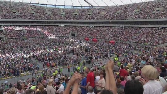 Rekolekcje na Stadionie Narodowym. Kilkadziesiąt tysięcy ludzi na spotkaniu z o. Bashoborą