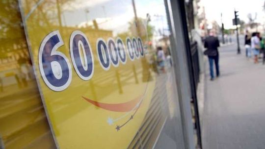 Rekordowa kumulacja w Lotto. Wyniki losowania już dziś wieczorem. Co można kupić za 60 mln zł?