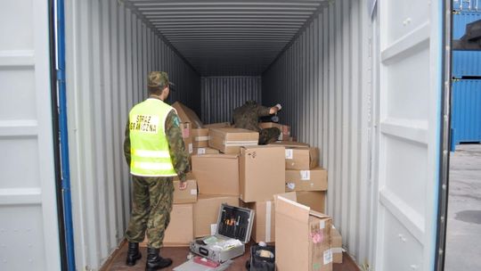 Rekordowy przemyt. Milion papierosów w pociągu z Białorusi