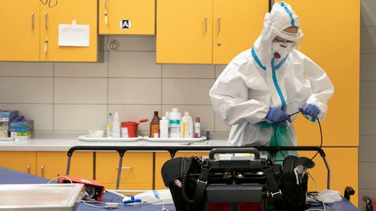 Rekordowy wzrost liczby zakażeń koronawirusem w Polsce. Zmarło 25 chorych