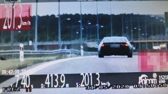 Rekordzista pędził drogą ekspresową ponad 200 km/h. To inni kierowcy stracili prawa jazdy