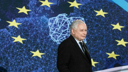 Relacje z Unią Europejską po nowemu? PiS zaostrza kurs, Kaczyński ostro o "ustępstwach"
