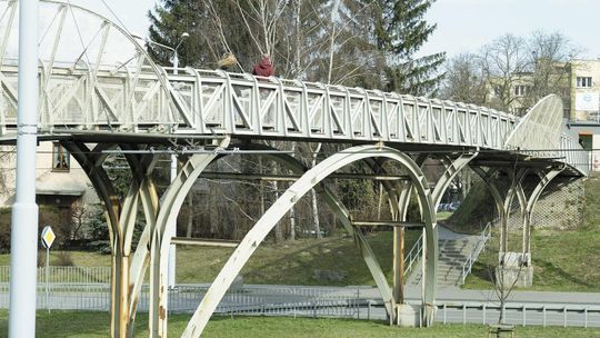 Remont kładki na ul. Filaretów. Ciągle pod górkę