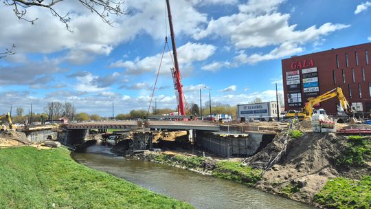 Remont Unii Lubelskiej. Rośnie most i… obsuwa