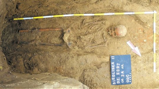 Remontowali drogę, a znaleźli ludzkie szczątki. Archeolodzy: Są dwie hipotezy