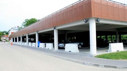 Remontu parkingu w Marinie nie było, ale już otworzyli. "Korzystanie jest bezpieczne"