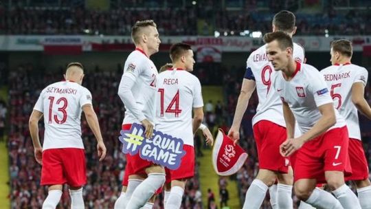 Reprezentacja Polski coraz niżej w rankingu FIFA (wideo)
