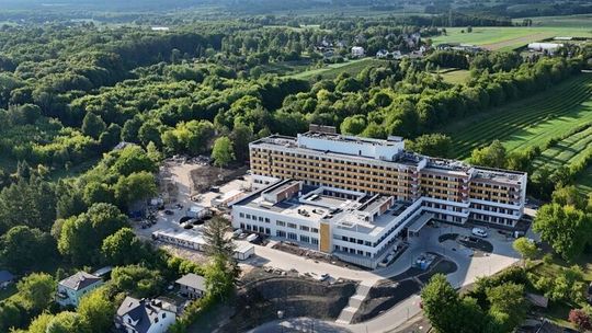 Retro wystrój i zniżki dla policjantów. W niedzielę otwarcie wielkiego hotelu za 100 milionów