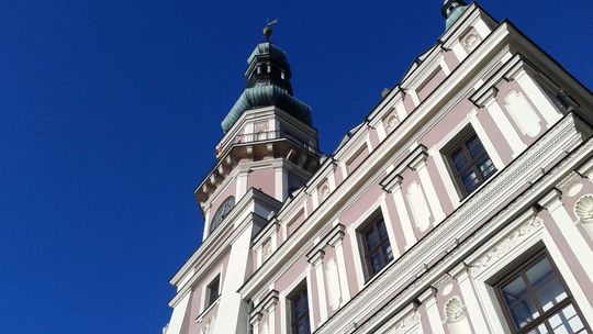 Rewolucja biurowa w zamojskiej oświacie. Chodzi o 450 pracowników