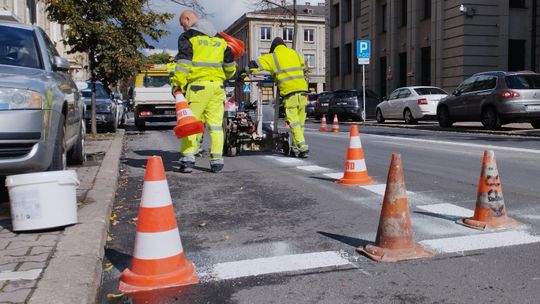 Rewolucja na ul. Chopina w Lublinie. Parkowanie na jezdni, kwiaty na chodniku