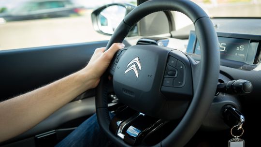 Rewolucja w przepisach drogowych: młodsi kierowcy i surowsze zasady bezpieczeństwa