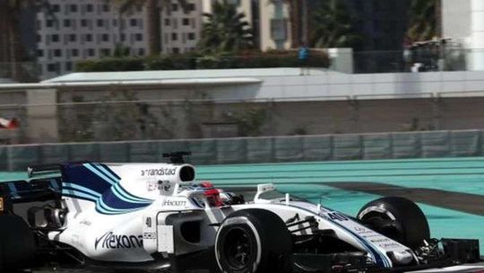 Robert Kubica testuje bolid Williamsa na torze w Abu Zabi (wideo)