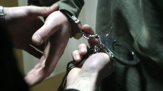 Robili pornograficzne zdjęcia córkom? Prokuratura oskarża rodziców