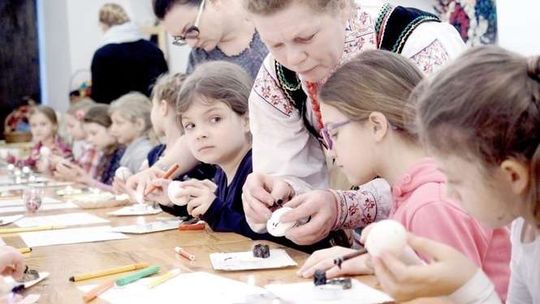 Robimy grabki i wiatraczki. Warsztaty zdobienia pisanek (zdjęcia)
