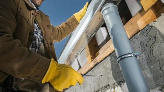 Robotnicy z Rumunii okantowali starszego pana 