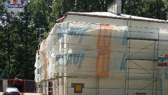 Robotnik spadł z rusztowania podczas remontu domu