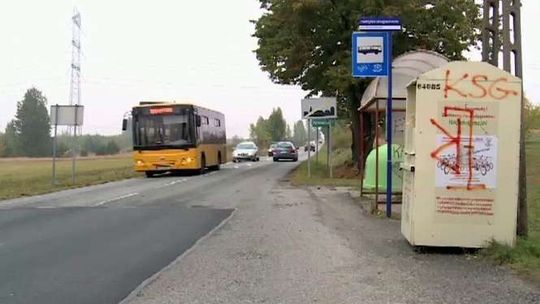 Robotnik spadł z rusztowania. Pracodawca zostawił go na przystanku