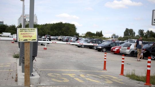 Rodzic uwięziony na parkingu pod szpitalem.  Zawiódł system czy pracownik?