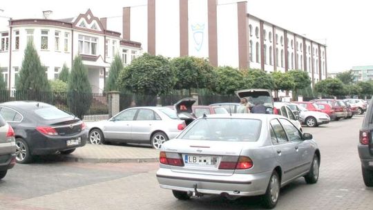 Rodzice dzieci z SP nr 9 skarżą się na kierowców