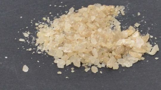 Rodzina nie mogła sobie poradzić z agresywnym 16-latkiem. Znaleźli u niego takie kryształki