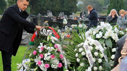 Rodzina, przyjaciele i kibice pożegnali zamordowanego piłkarza Grzegorza Kijowskiego